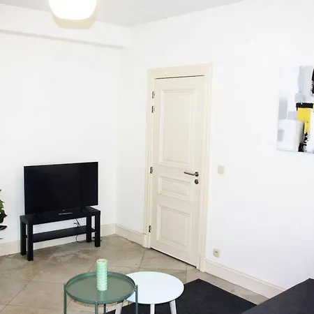 Traditional Modern Centre Apartment *
