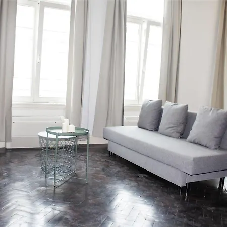 Traditional Modern Centre Apartment