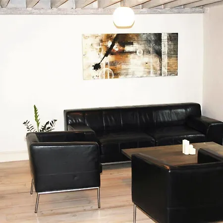 Traditional Modern Centre Apartment *