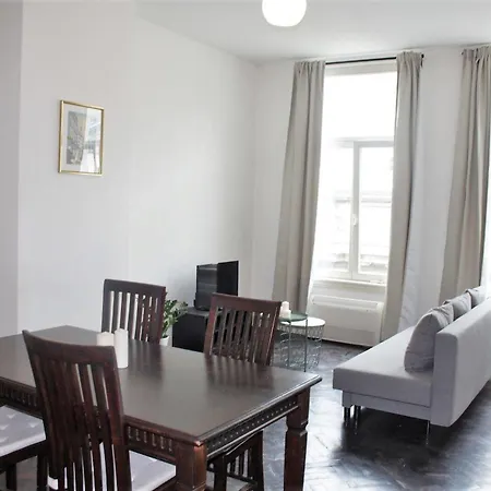 Traditional Modern Centre Apartment